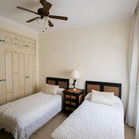 De Lujo Bahia De - Family Only Marbella